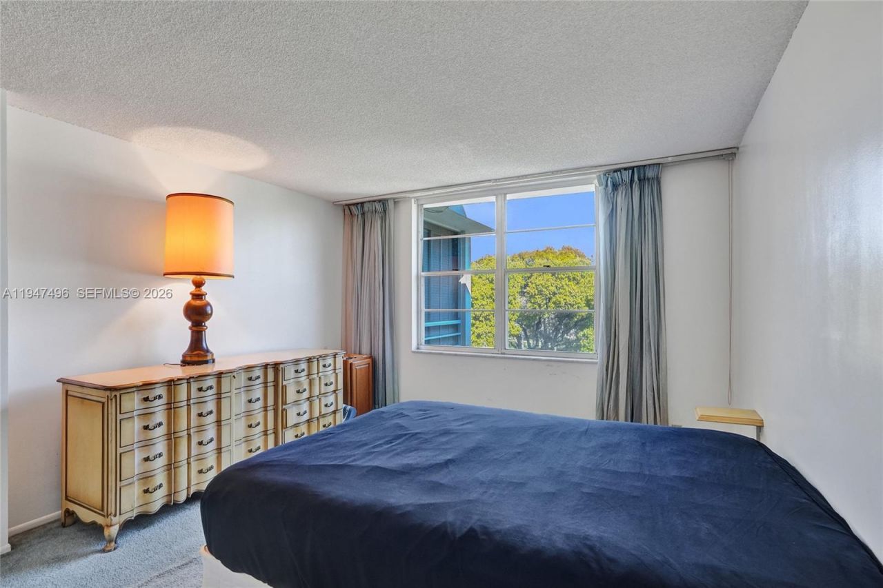 2900 NW 48th Ter, Unit 402, Lauderdale Lakes, FL 33313 Photo
