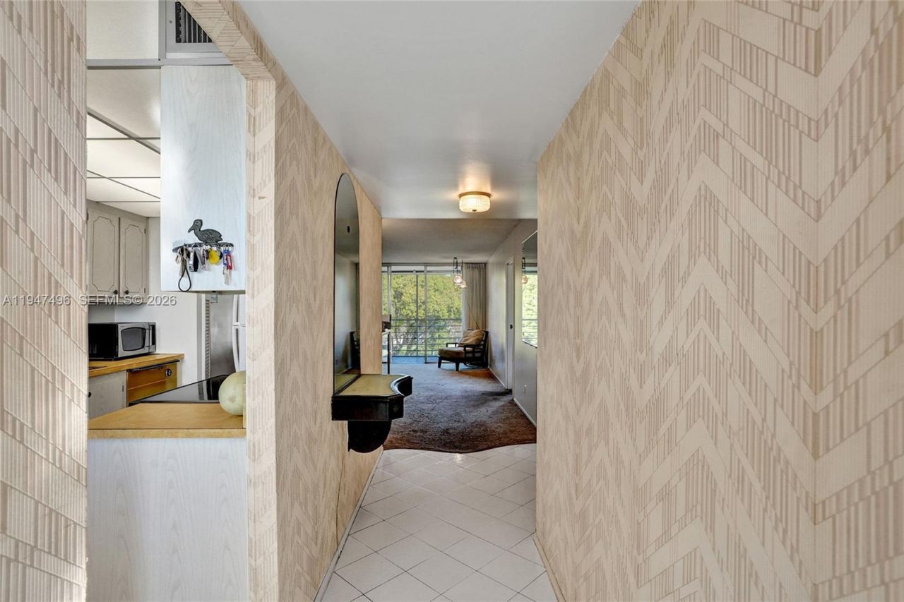 2900 NW 48th Ter, Unit 402, Lauderdale Lakes, FL 33313 Photo