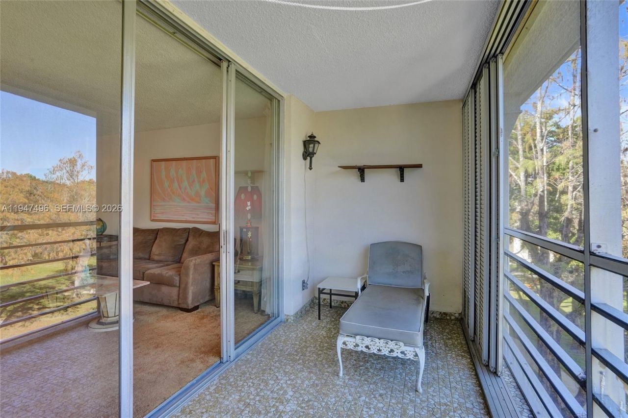 2900 NW 48th Ter, Unit 402, Lauderdale Lakes, FL 33313 Photo