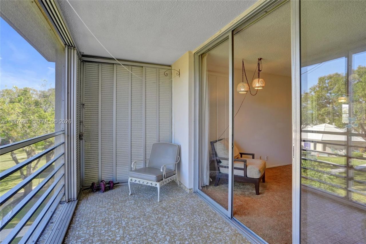 2900 NW 48th Ter, Unit 402, Lauderdale Lakes, FL 33313 Photo