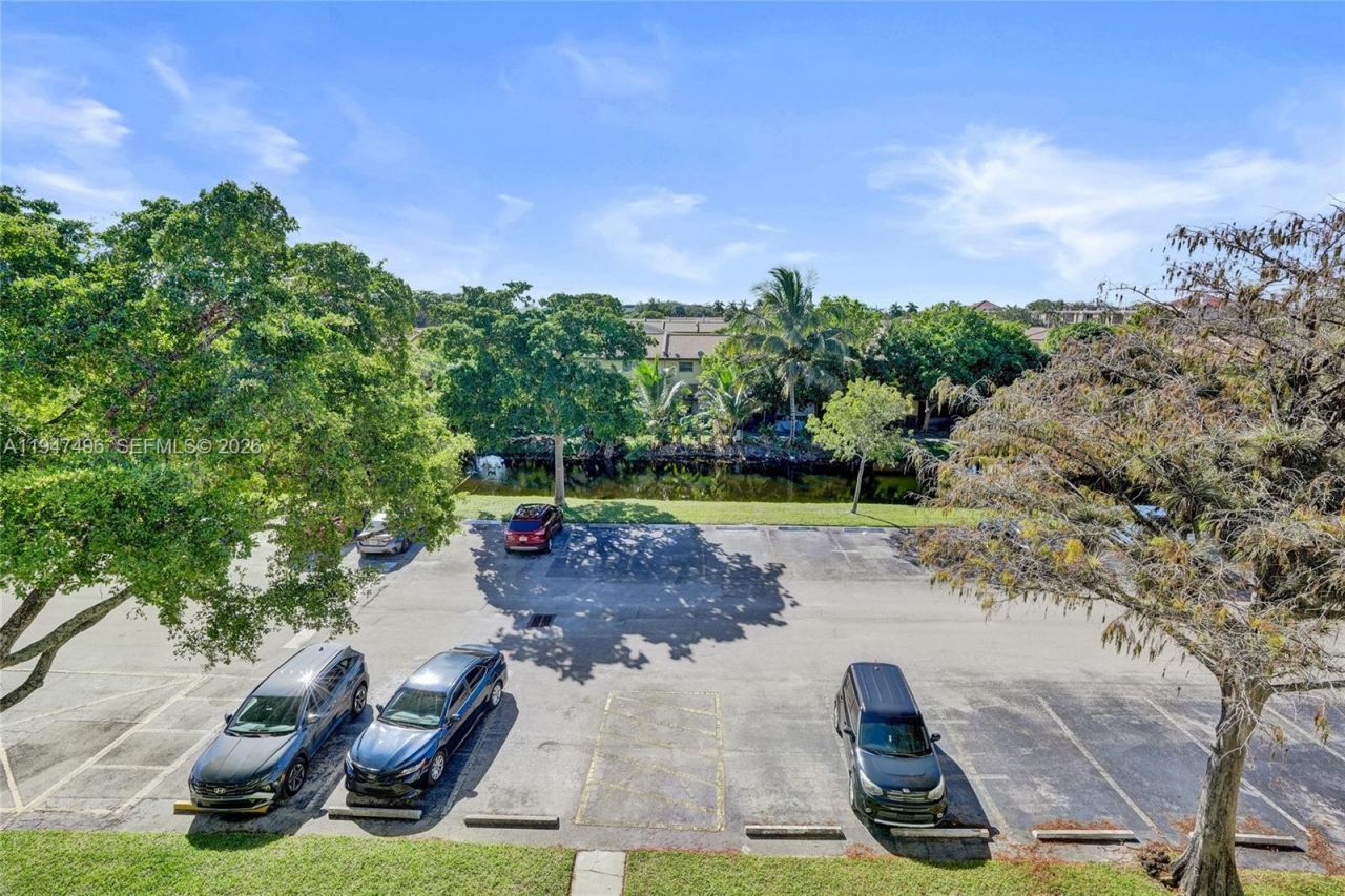2900 NW 48th Ter, Unit 402, Lauderdale Lakes, FL 33313 Photo