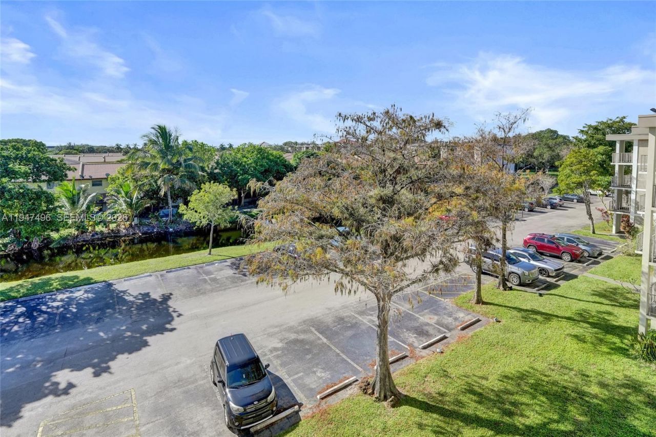 2900 NW 48th Ter, Unit 402, Lauderdale Lakes, FL 33313 Photo