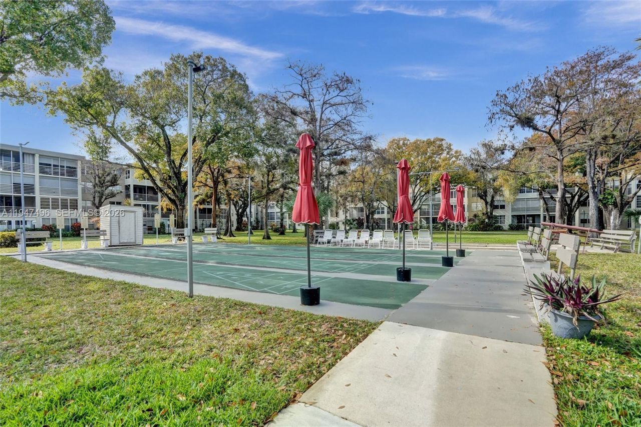 2900 NW 48th Ter, Unit 402, Lauderdale Lakes, FL 33313 Photo