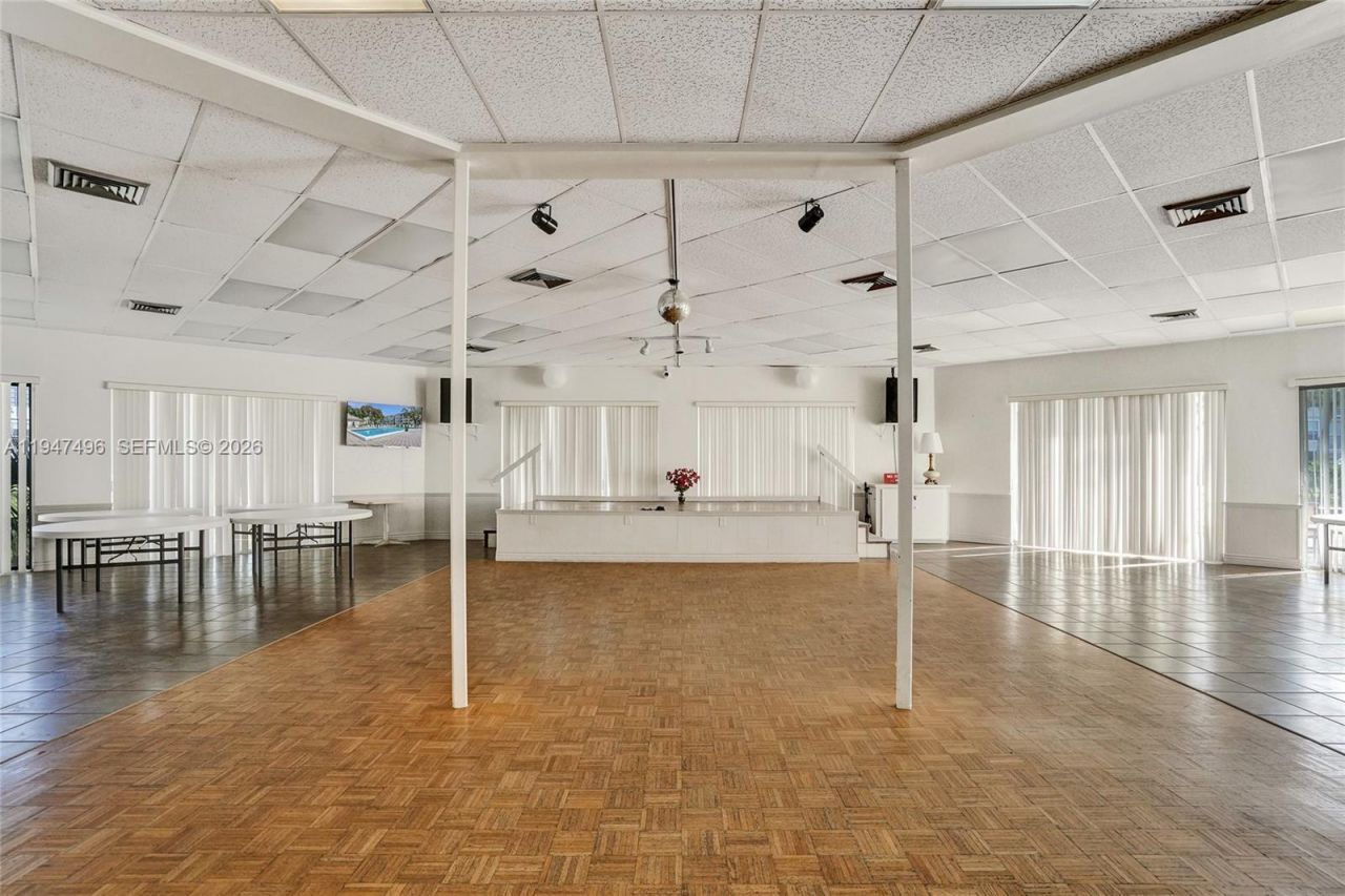 2900 NW 48th Ter, Unit 402, Lauderdale Lakes, FL 33313 Photo