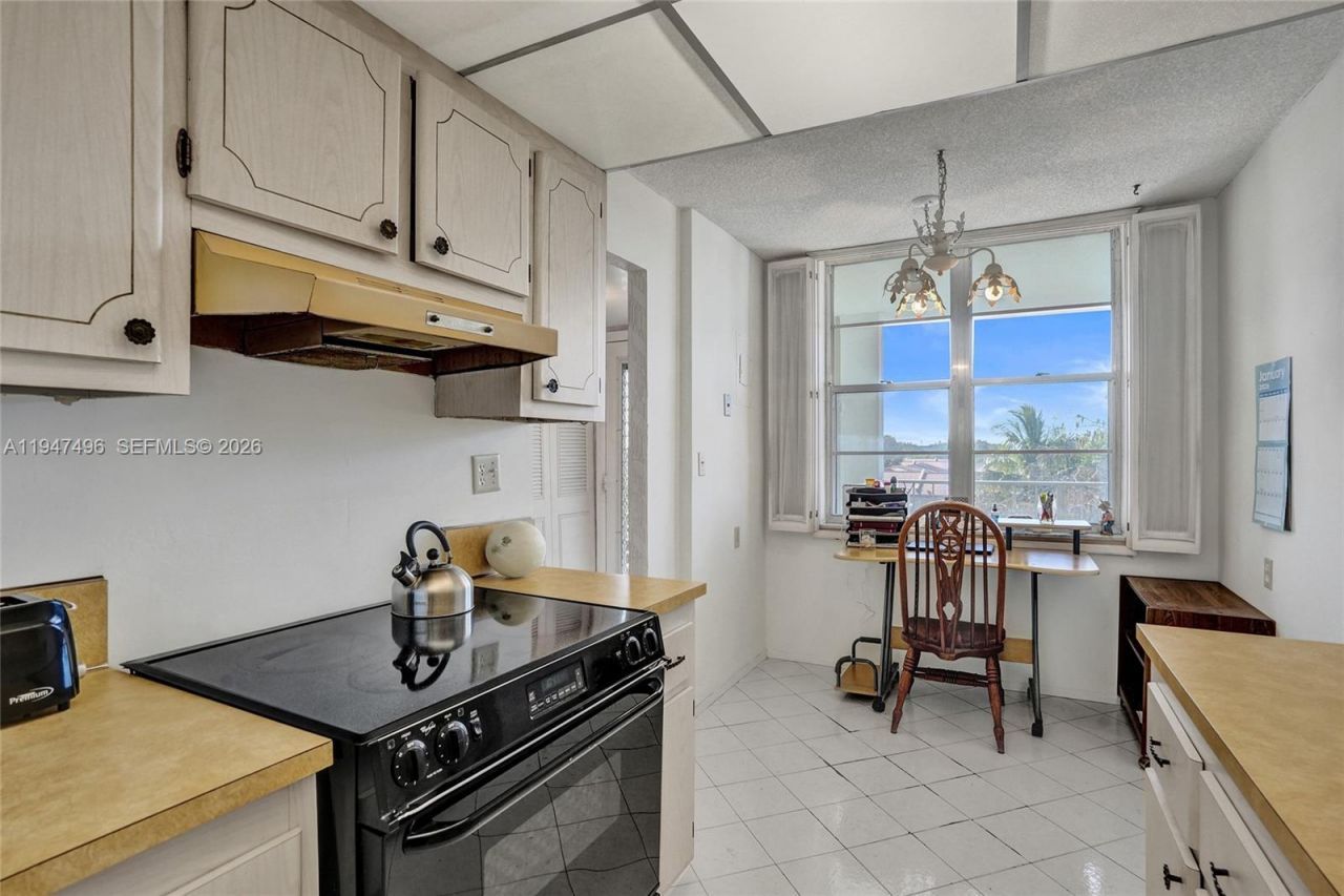 2900 NW 48th Ter, Unit 402, Lauderdale Lakes, FL 33313 Photo