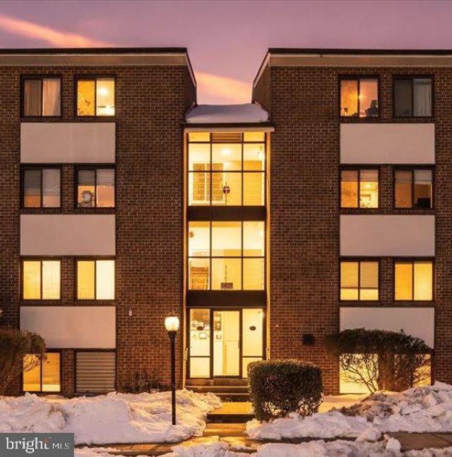 1427 Northgate Square, Unit 27/22B, Reston, VA 20190 Main Photo