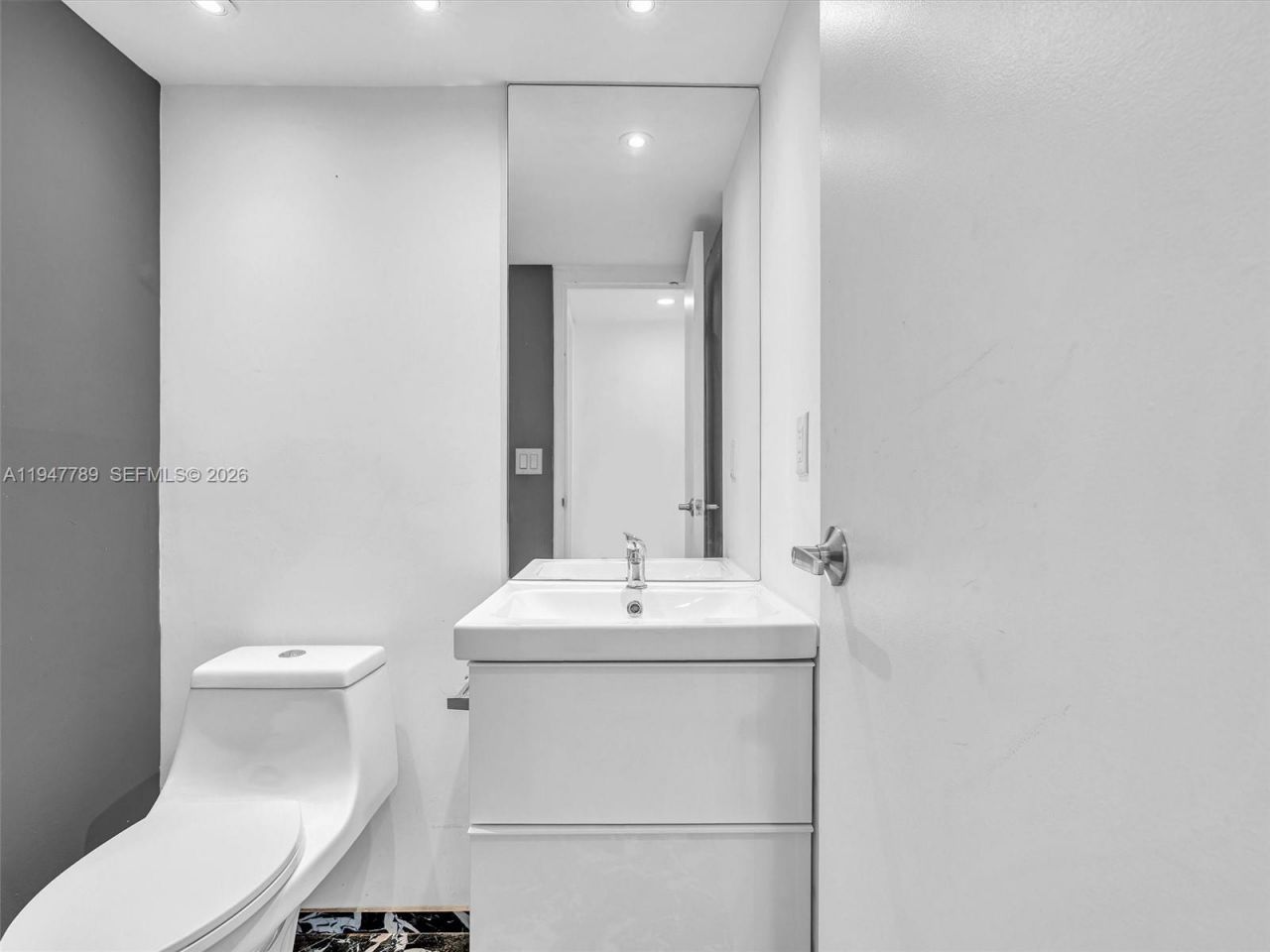 100 Bayview Dr , Unit 1220, Sunny Isles Beach, FL 33160 Photo