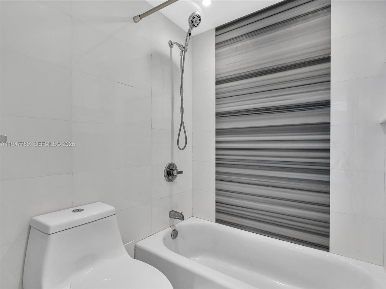 100 Bayview Dr , Unit 1220, Sunny Isles Beach, FL 33160 Photo