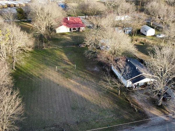 509 S San Antonio Street, Wolfe City, TX 75496