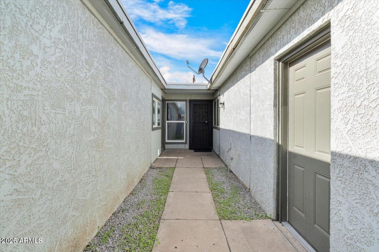 7132 N 63rd Drive, Glendale, AZ 85301 Main Photo