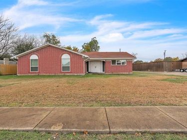 3226 Barnes Bridge Road, Dallas, TX 75228
