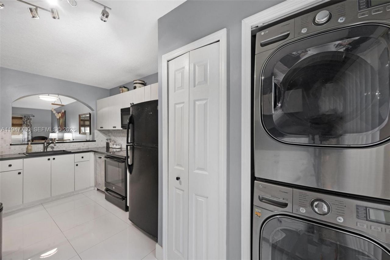 985 NE 33rd Ter, Unit 102, Homestead, FL 33033 Photo