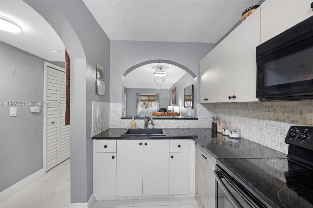 985 NE 33rd Ter, Unit 102, Homestead, FL 33033 Photo