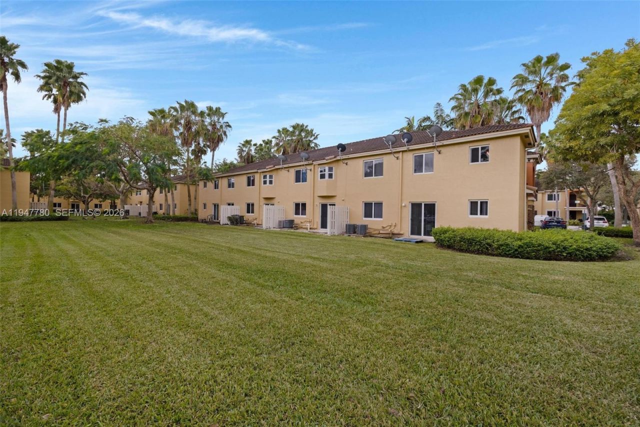 985 NE 33rd Ter, Unit 102, Homestead, FL 33033 Photo