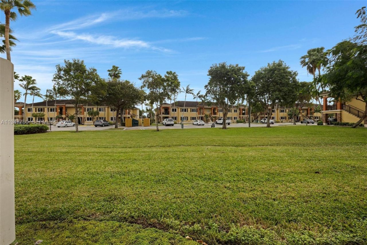 985 NE 33rd Ter, Unit 102, Homestead, FL 33033 Photo