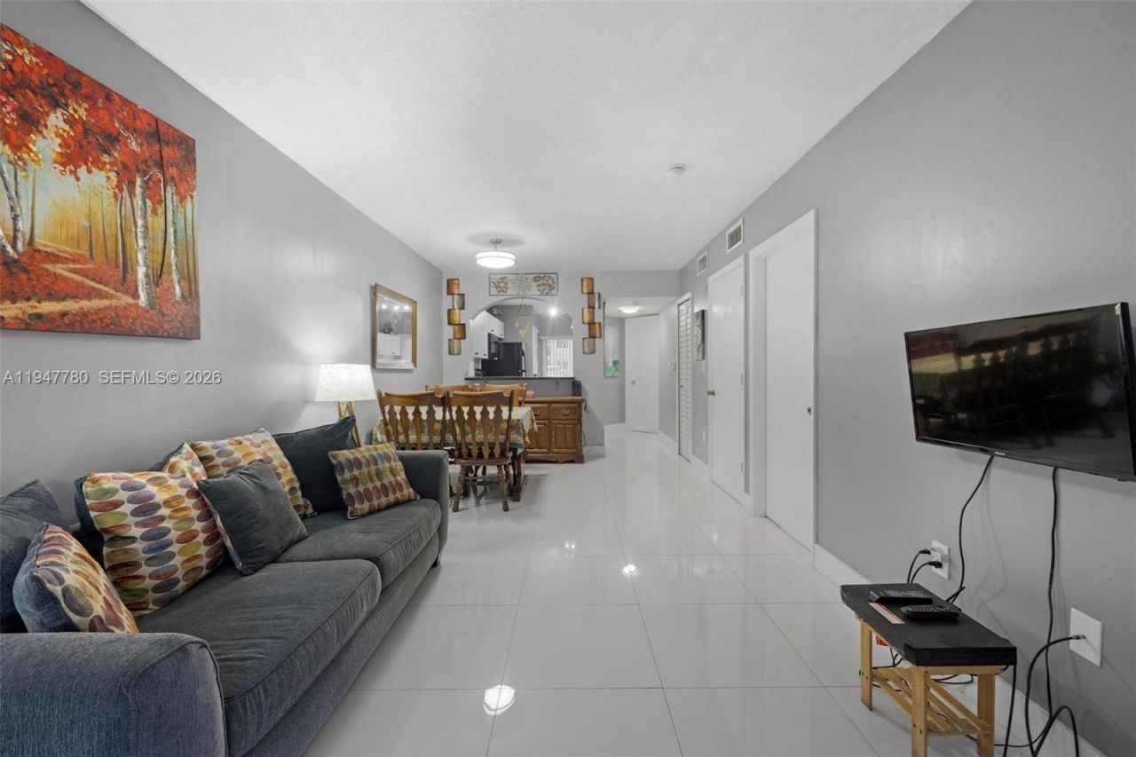 985 NE 33rd Ter, Unit 102, Homestead, FL 33033 Photo