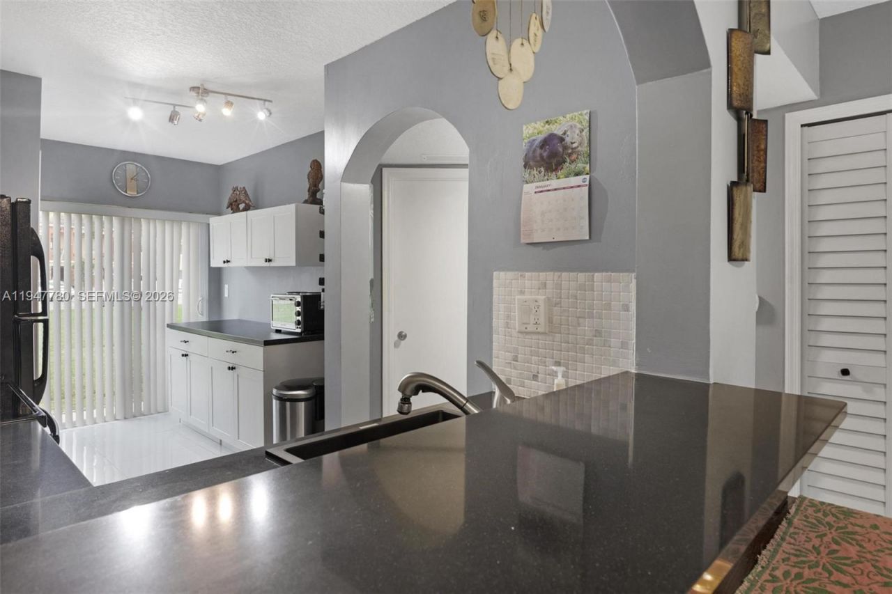 985 NE 33rd Ter, Unit 102, Homestead, FL 33033 Photo