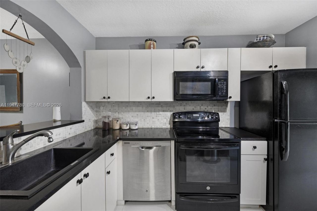 985 NE 33rd Ter, Unit 102, Homestead, FL 33033 Photo