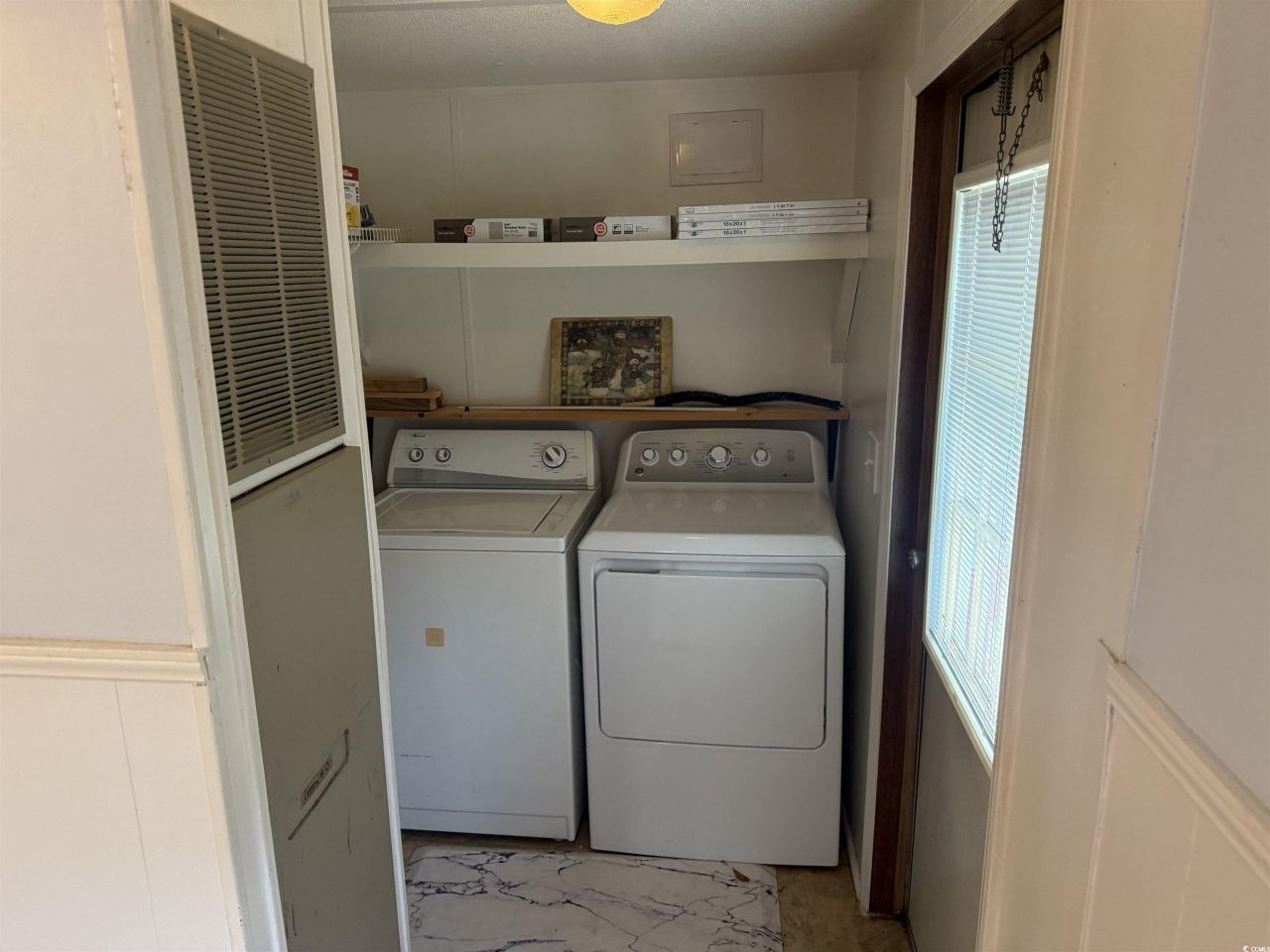 19 Poolside Dr.  Photo 12