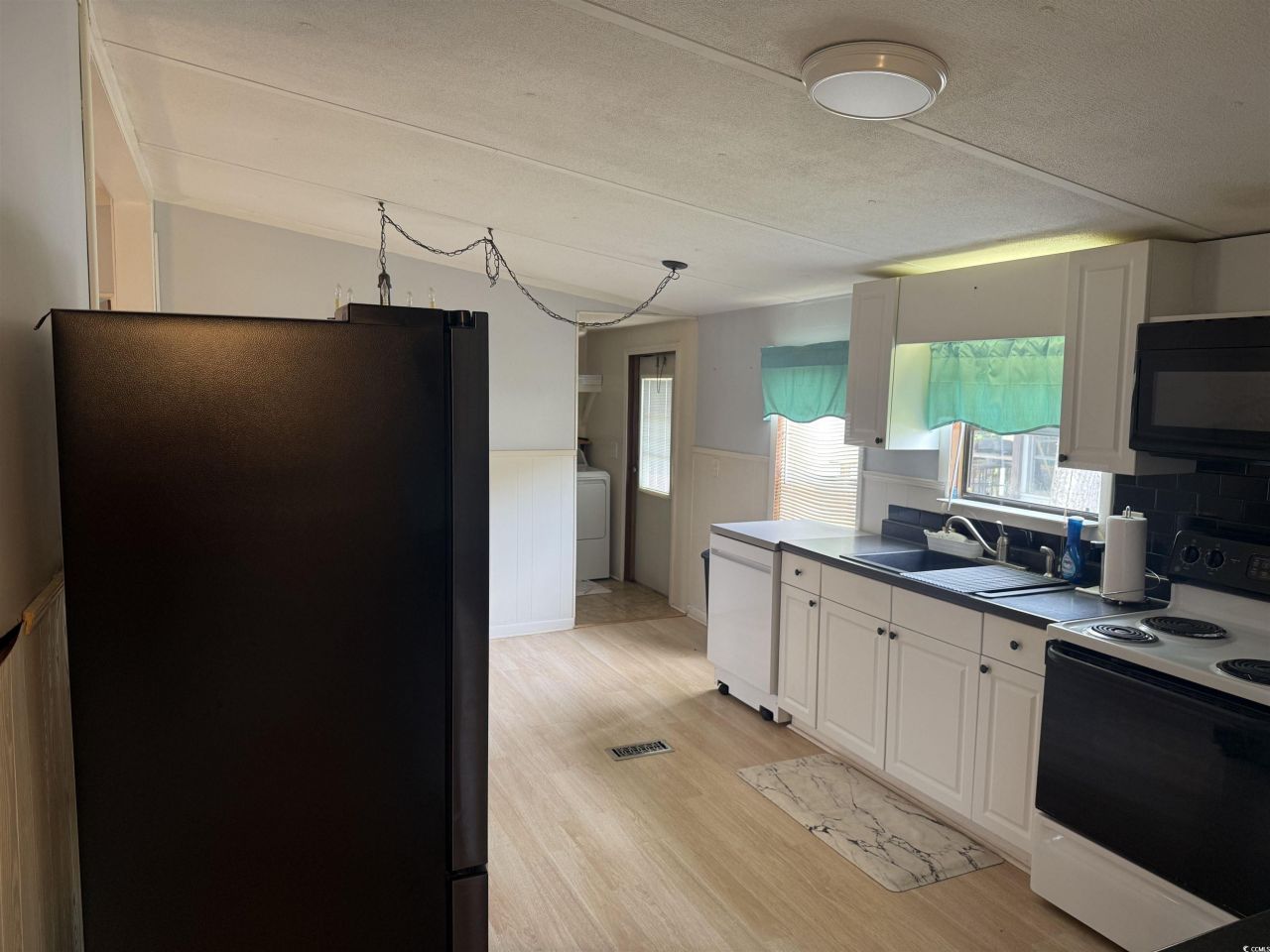 19 Poolside Dr.  Photo 13