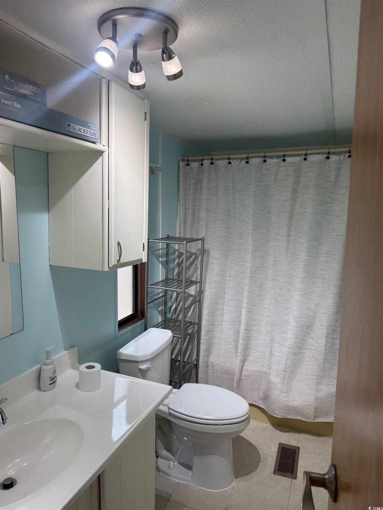 19 Poolside Dr.  Photo 20