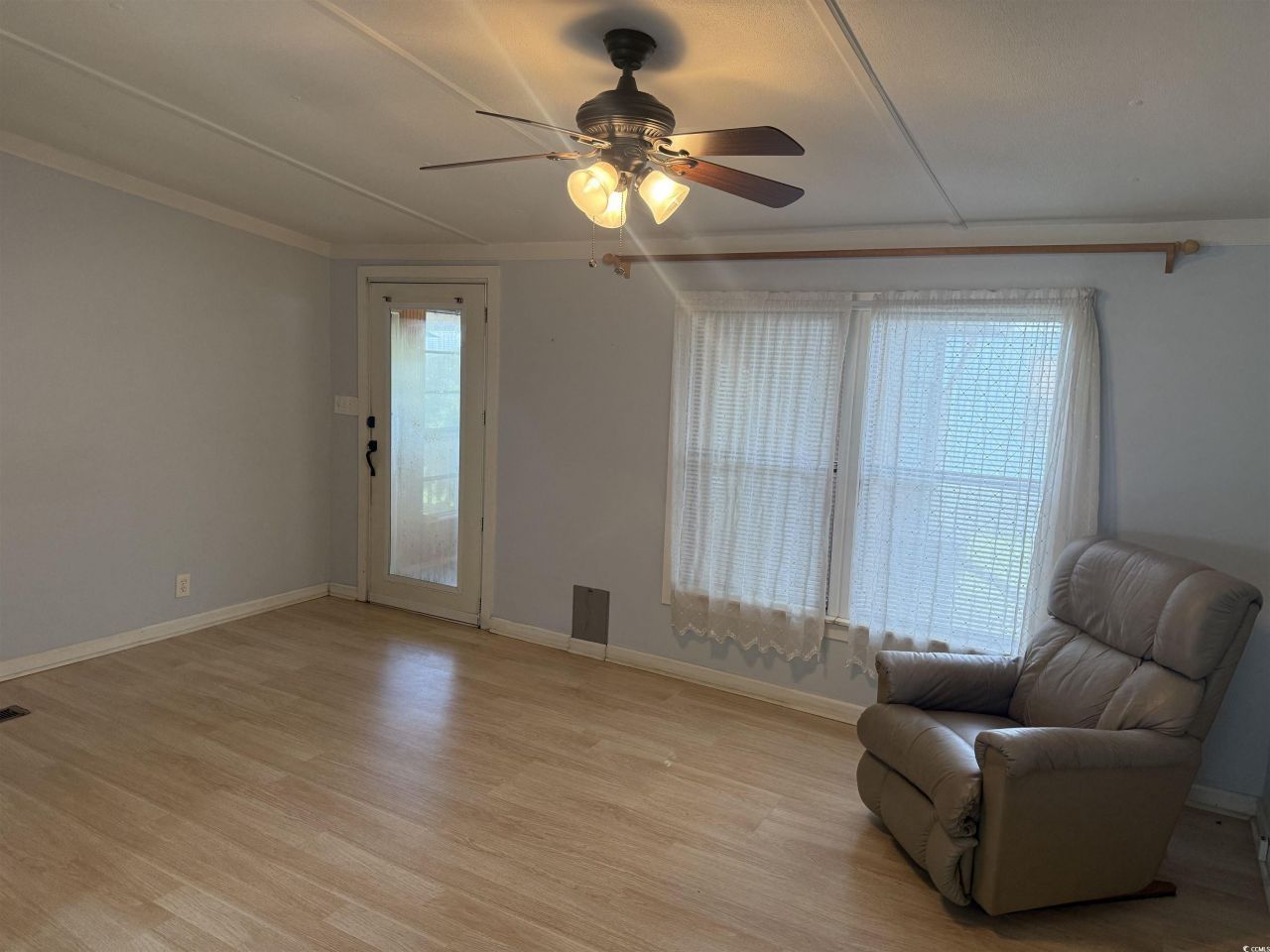 19 Poolside Dr.  Photo 6