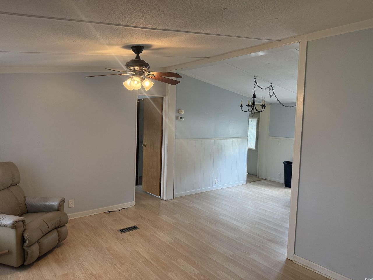 19 Poolside Dr.  Photo 7