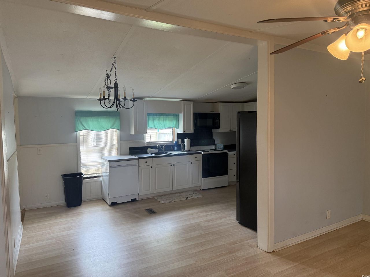 19 Poolside Dr.  Photo 8