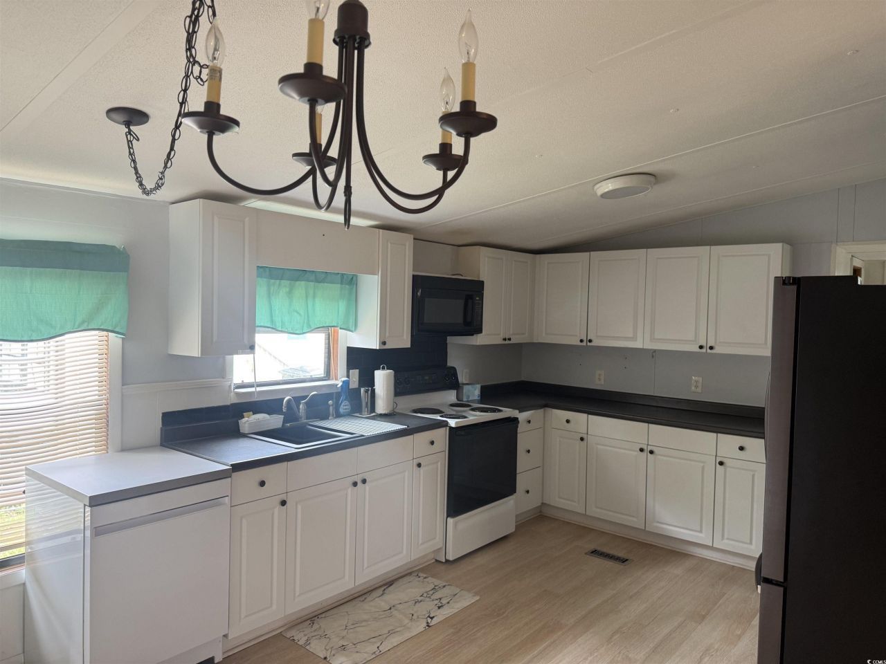 19 Poolside Dr.  Photo 9