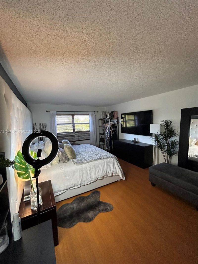 800 NE 195th St , Unit 409, Miami, FL 33179 Photo