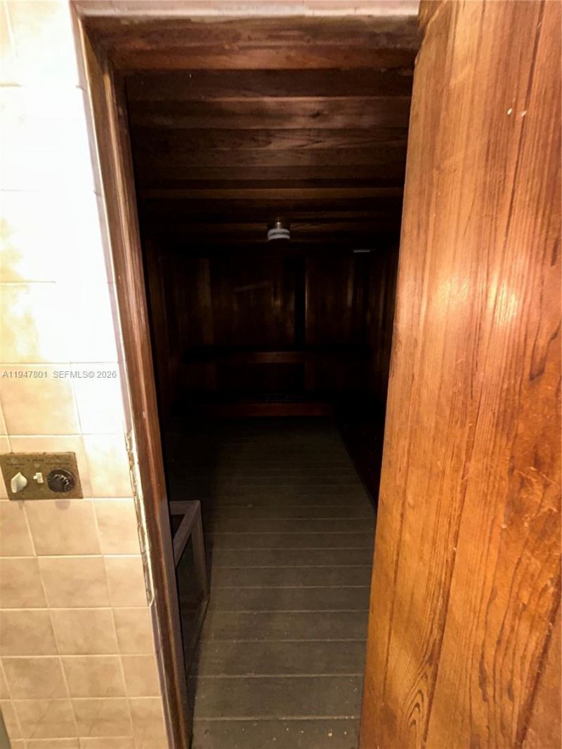 800 NE 195th St , Unit 409, Miami, FL 33179 Photo