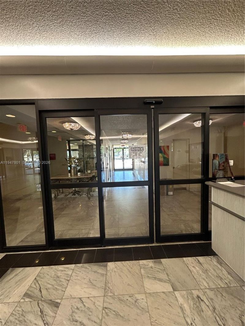 800 NE 195th St , Unit 409, Miami, FL 33179 Photo