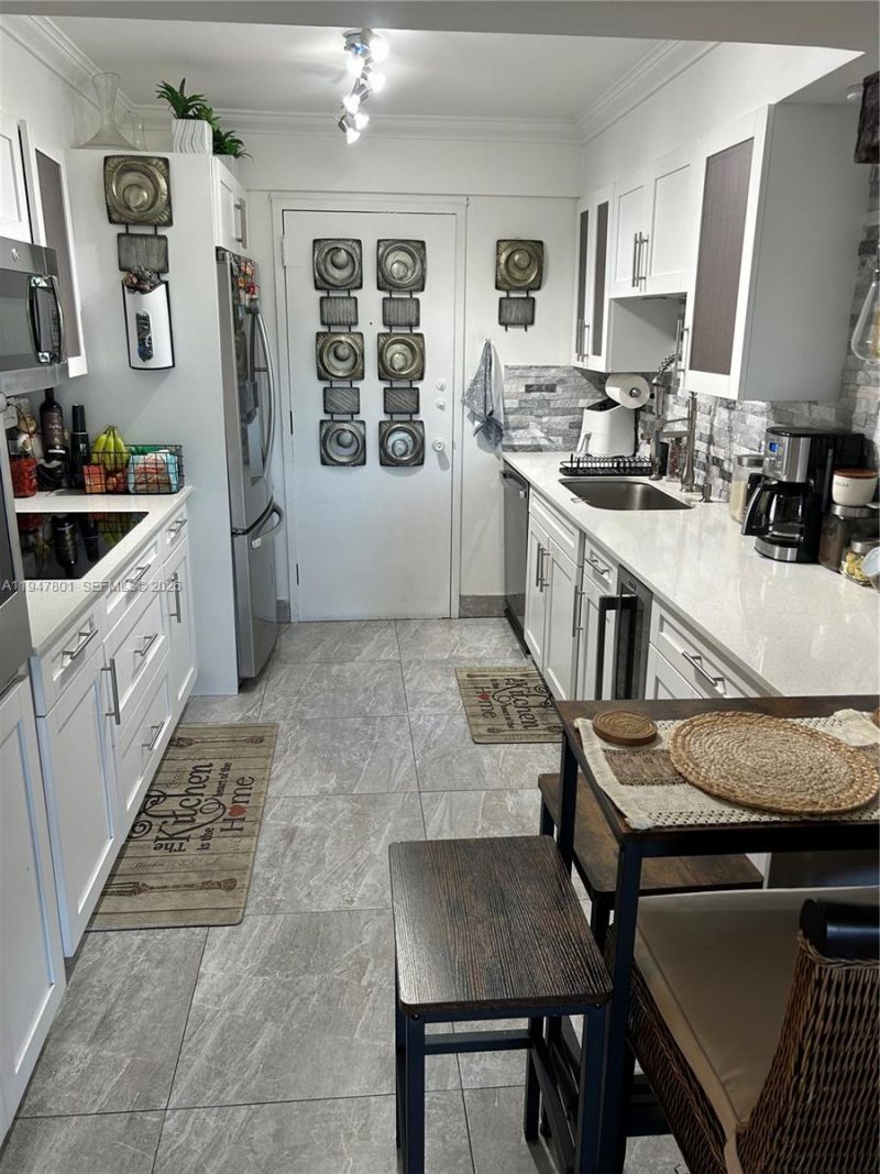 800 NE 195th St , Unit 409, Miami, FL 33179 Photo