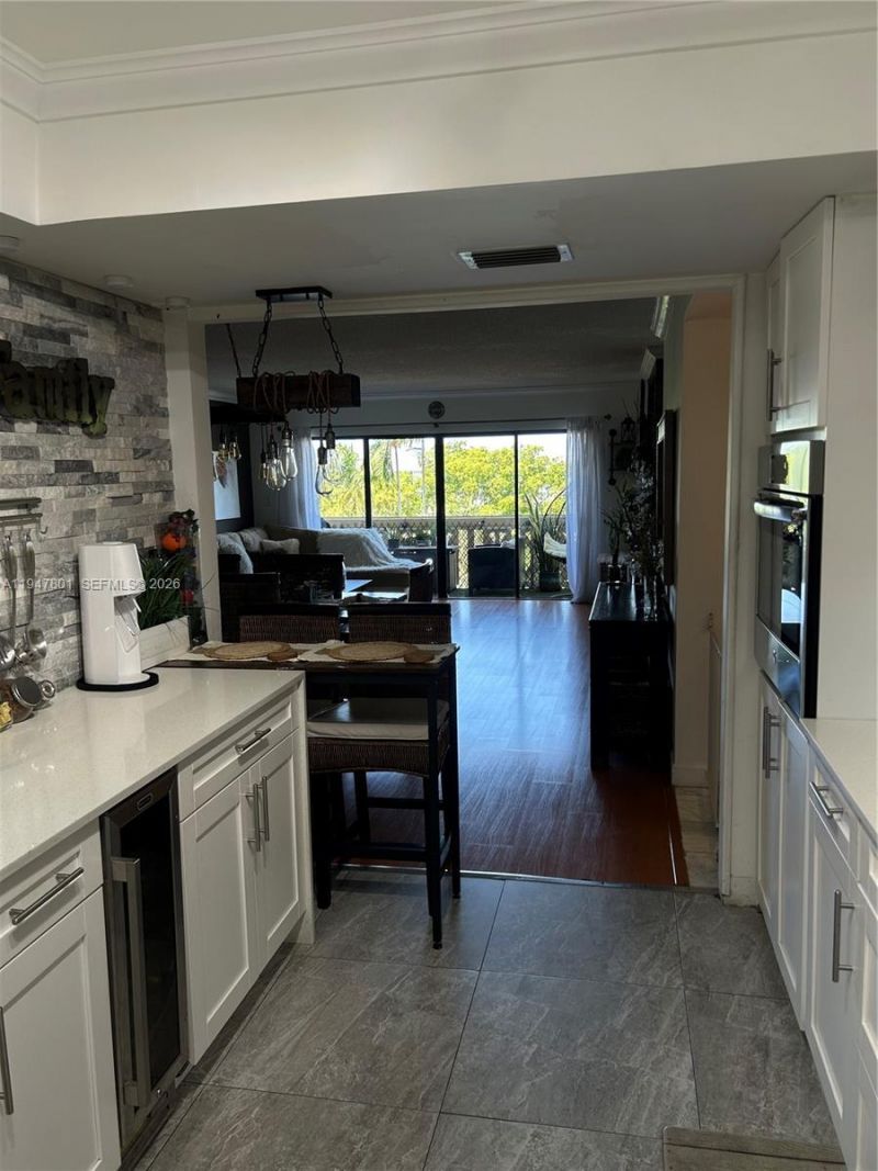 800 NE 195th St , Unit 409, Miami, FL 33179 Photo