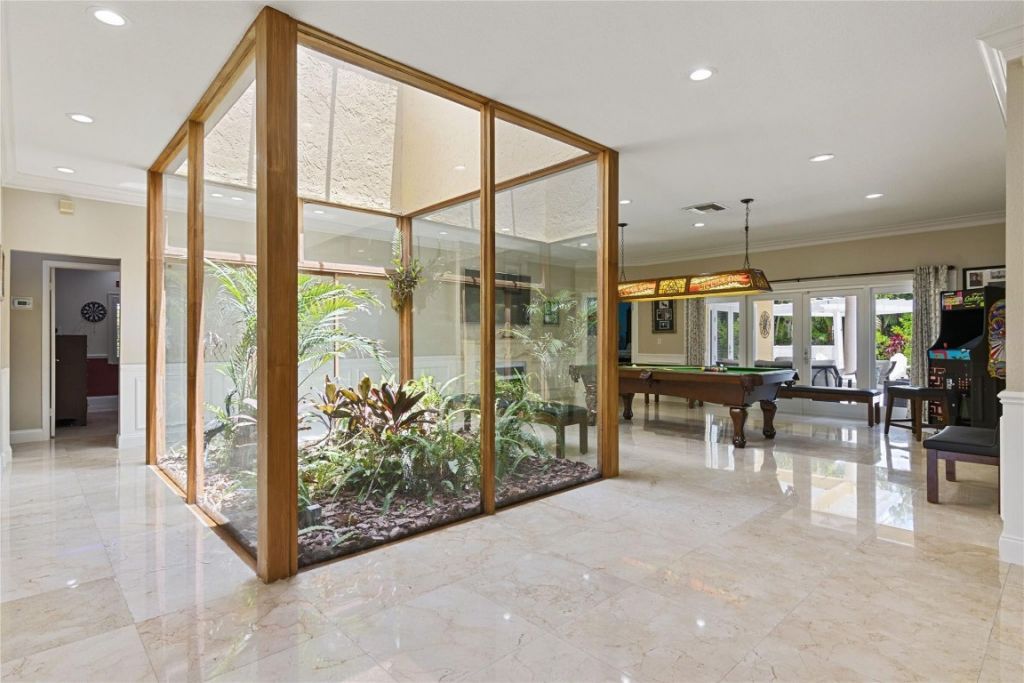 16686 Golfview Drive, Weston, FL 33326 Photo