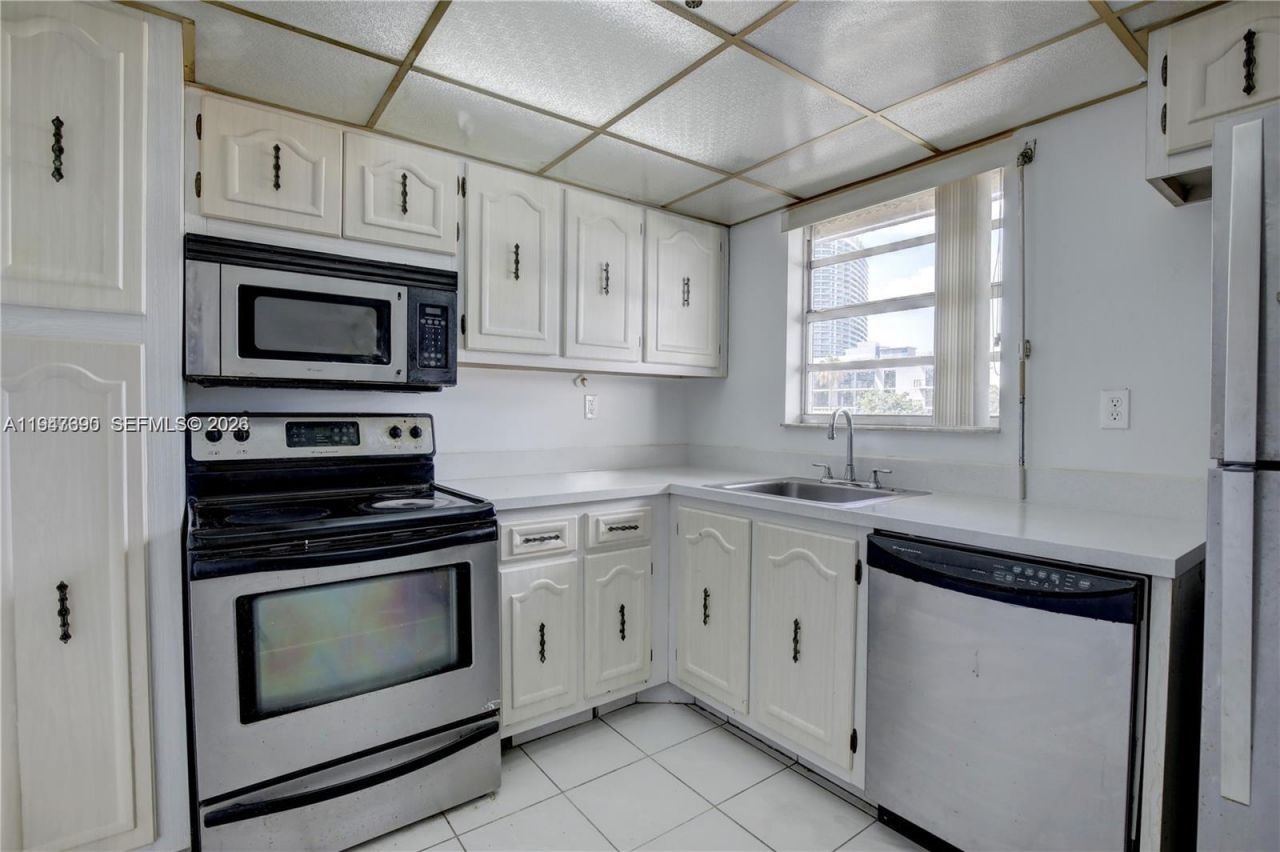 1345 West Ave, Unit 303, Miami Beach, FL 33139 Photo