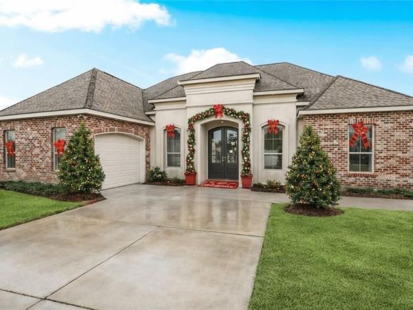 204 LAC SEGNETTE Drive, Luling, LA 70070