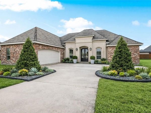 204 LAC SEGNETTE Drive, Luling, LA 70070