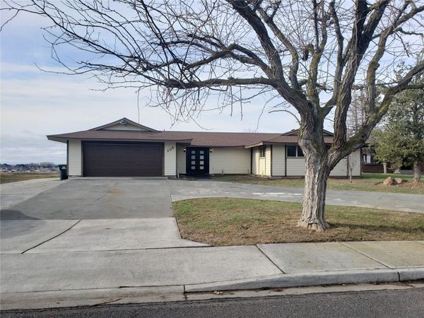 306 N Crestview Drive, Moses Lake, WA 98837