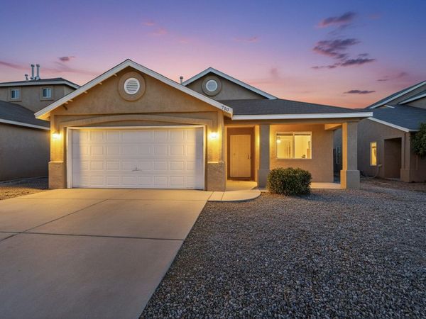 700 Lone Pine Drive SW, Albuquerque, NM 87121