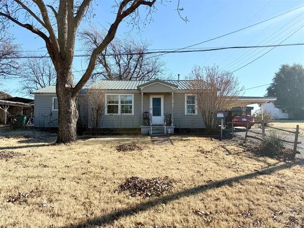 707 S Main Street, Grandfield, OK 73546
