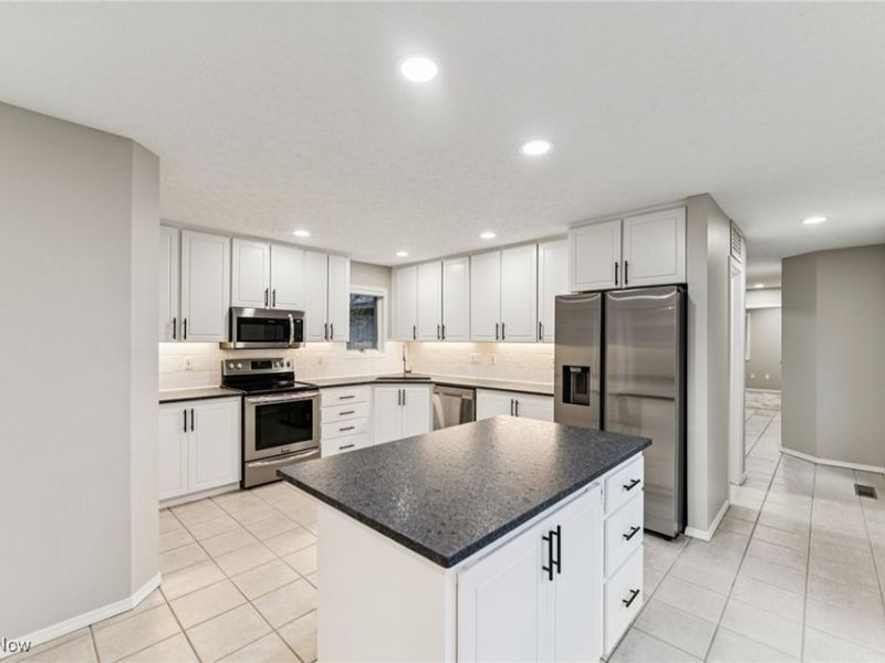 32693 Bridgestone Drive, North Ridgeville, OH 44039 Photo 10