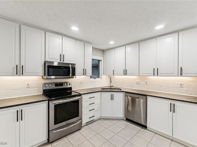 32693 Bridgestone Drive, North Ridgeville, OH 44039 Photo 11