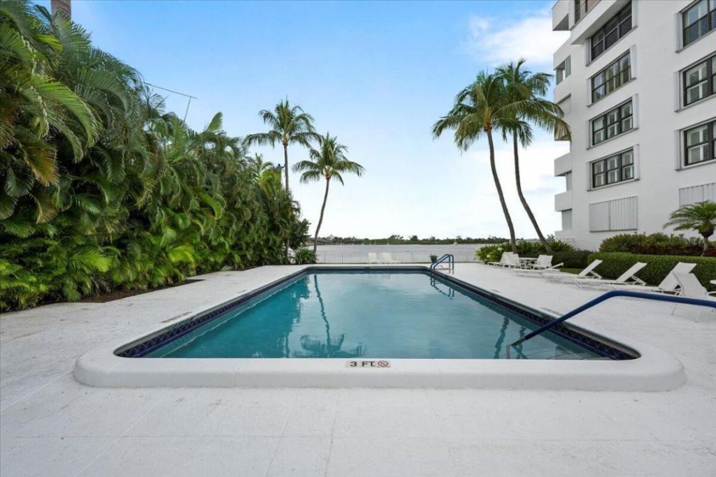 2860 S Ocean Boulevard, Unit 201, Palm Beach, FL 33480 Photo