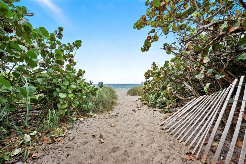 2860 S Ocean Boulevard, Unit 201, Palm Beach, FL 33480 Photo