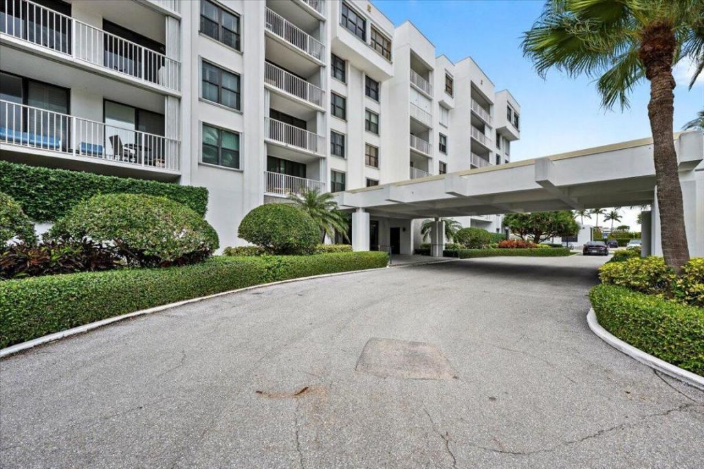 2860 S Ocean Boulevard, Unit 201, Palm Beach, FL 33480 Photo