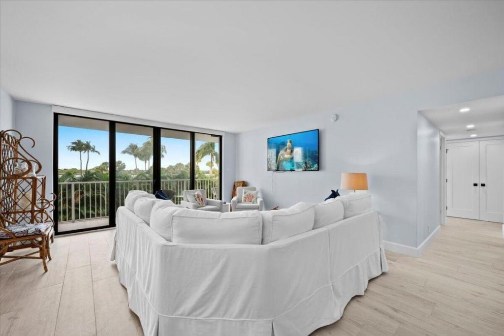 2860 S Ocean Boulevard, Unit 201, Palm Beach, FL 33480 Photo