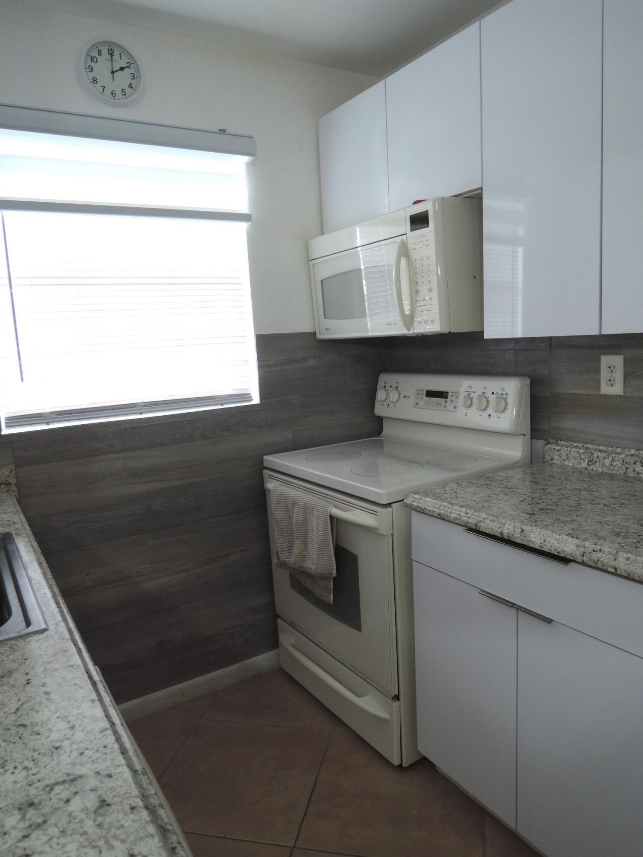 115 Lakes End Drive, Unit Apt D, Fort Pierce, FL 34982 Photo