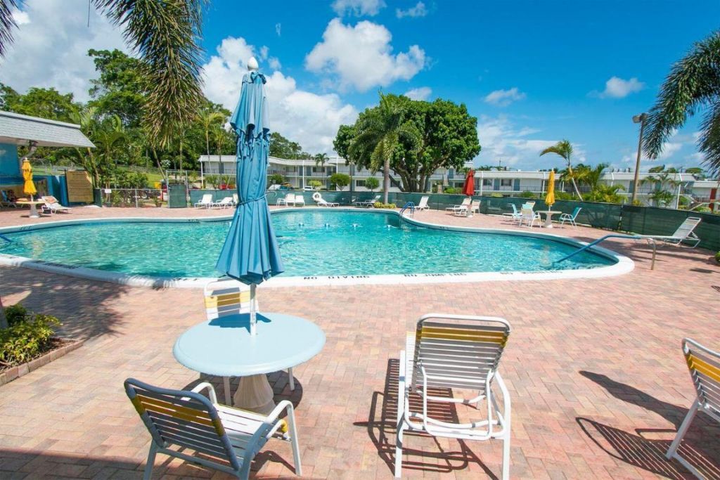 3280 N Lake Osborne Drive, Unit 207, Lake Worth Beach, FL 33461 Photo