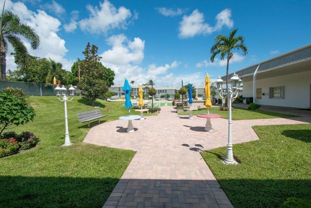 3280 N Lake Osborne Drive, Unit 207, Lake Worth Beach, FL 33461 Photo